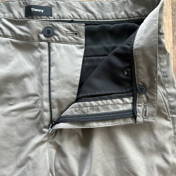 Theory Zaine Neoteric 9" Shorts Size 32 - Picture 3 of 5